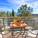 Luxurious T2 With Pool & Breathtaking Ocean Views By Becherish Apartmán *
