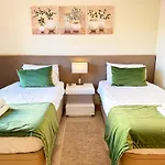 Luxurious T2 With Pool & Breathtaking Ocean Views By Becherish * Albufeira